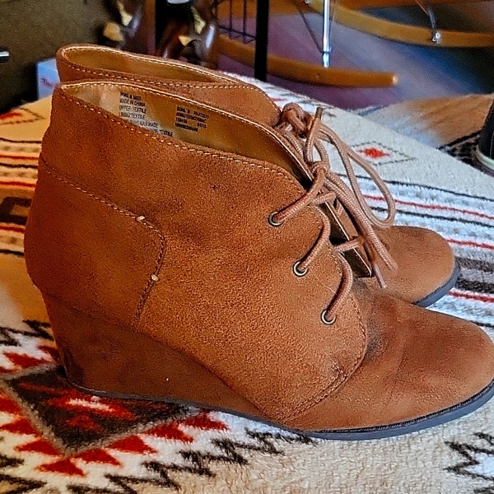 The PERFECT Fall Wedge Size 8 - Picture 2 of 7